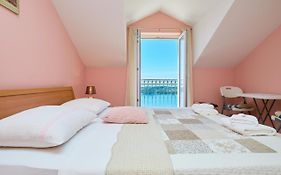 Helton Seaview Apartments